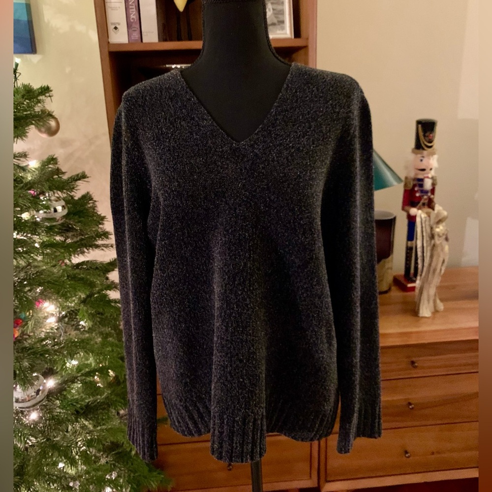 SHU SHU Black Heather V-Neck Sweater Size L